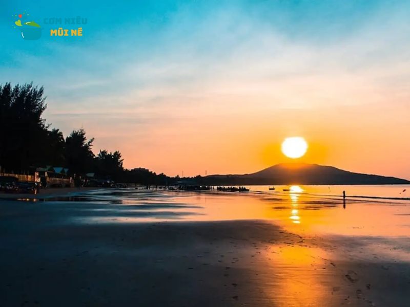 Bãi Tắm Hòn Rơm Mũi Né