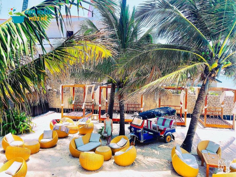 Chameleon Beach Bar & Cafe